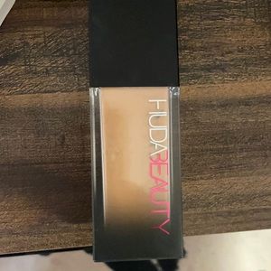 Huda beauty foundation